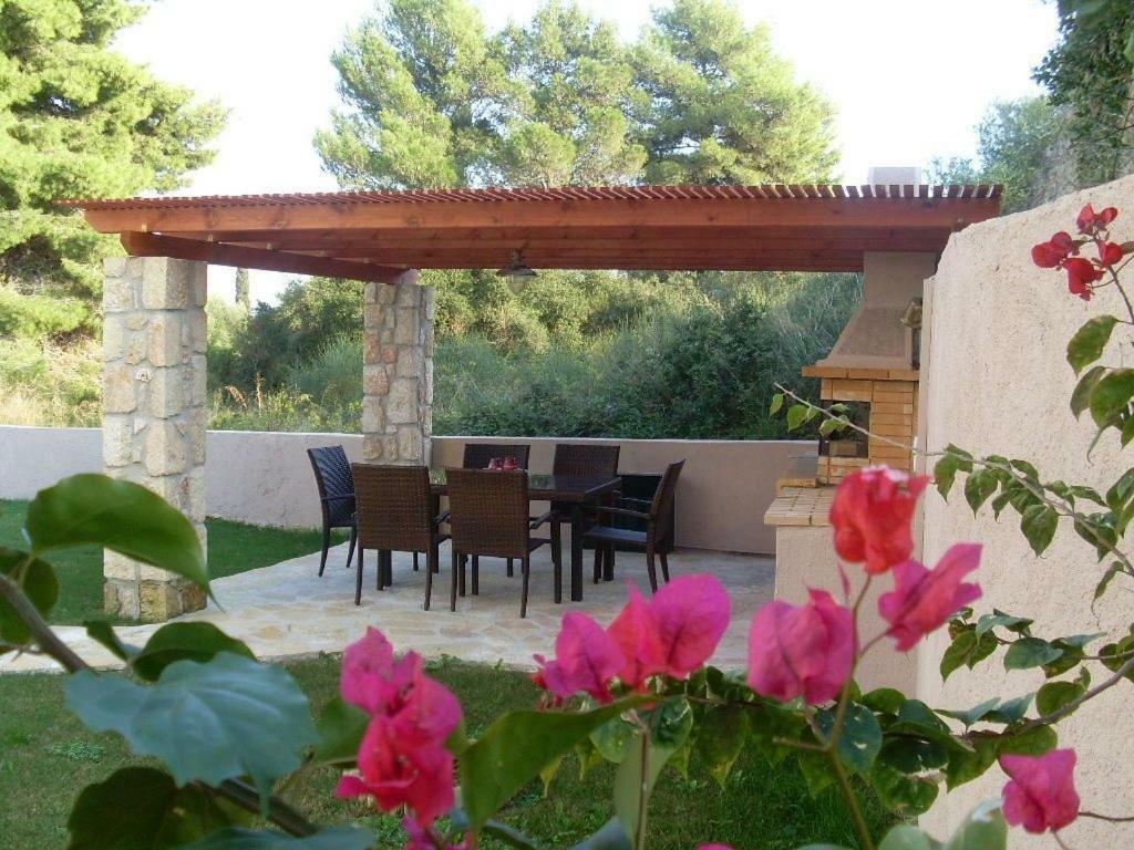 Villa Amelia Metaxata Экстерьер фото