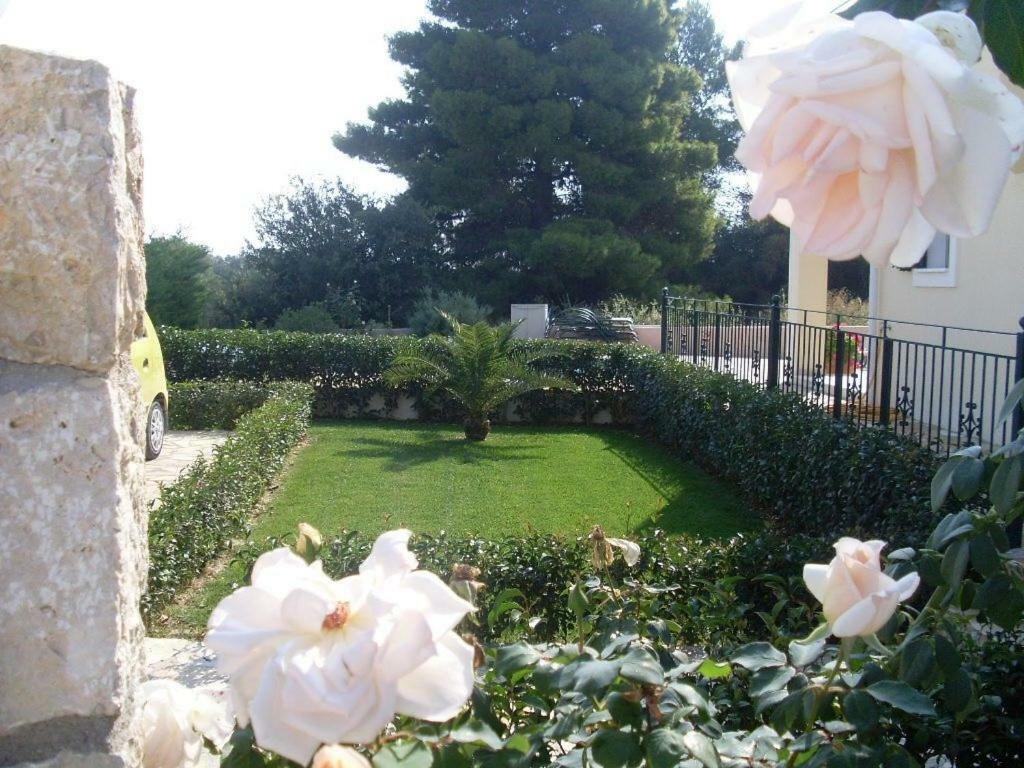 Villa Amelia Metaxata Экстерьер фото